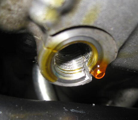 cracked case drain plug.jpg