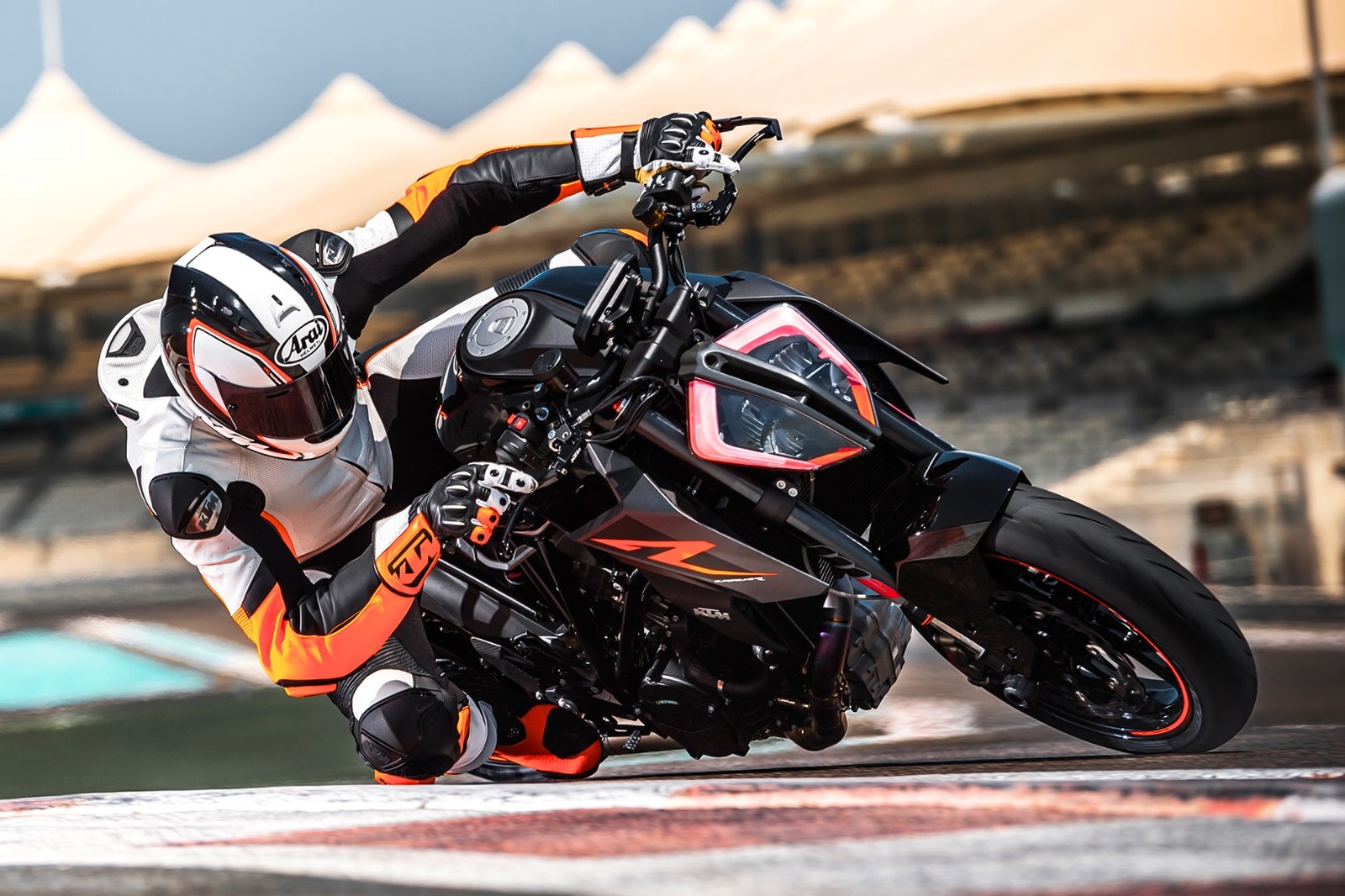 2017-KTM-1290-Super-Duke-R-First-Look.jpg