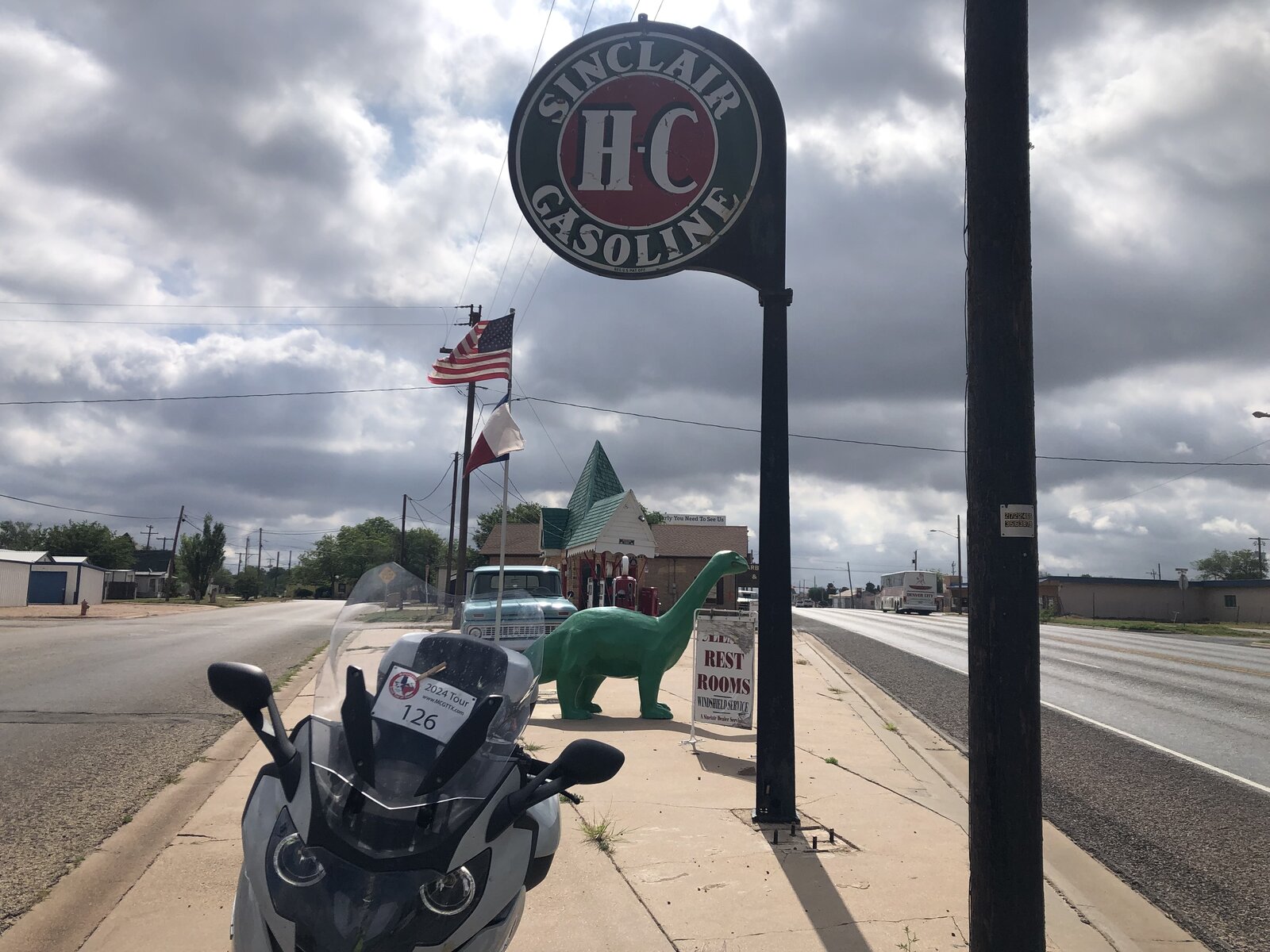 49. Triangular Sinclair Gas Station.JPG