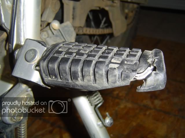 DR650footpegs001.jpg