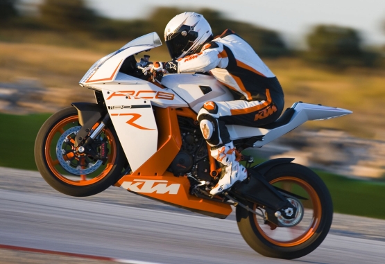 KTM-1190-RC8-R-2013-rider.jpg