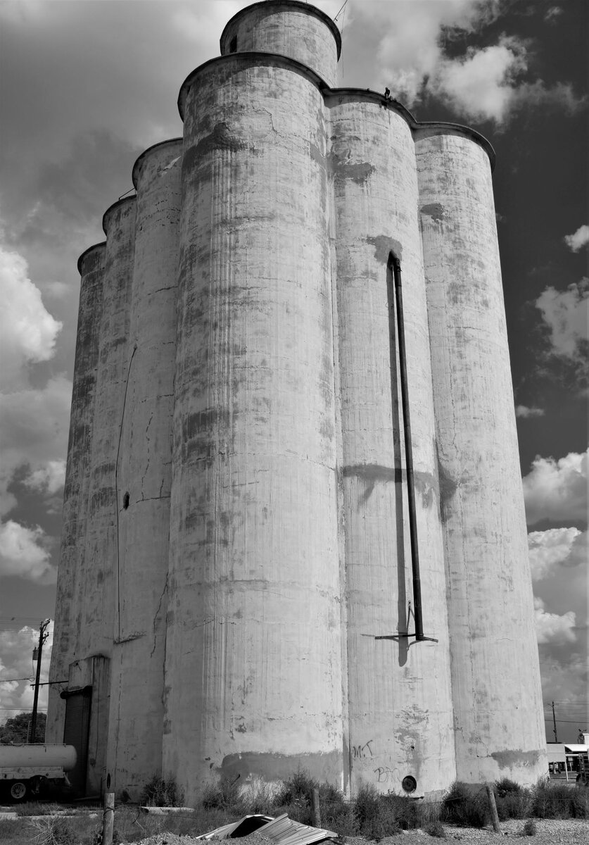 Tulia Silos.JPG