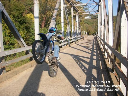 AR 123 wheelie.jpg